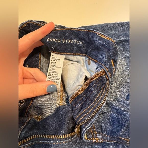 Ladies American Eagle Denim Super Stretch Shorts - Picture 2 of 4